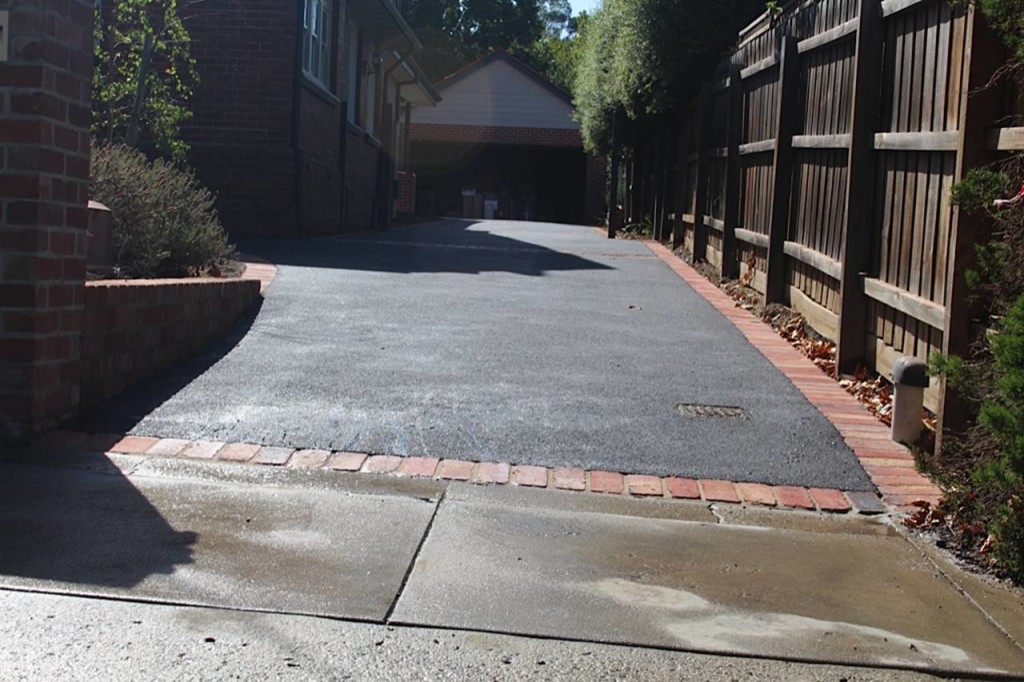 brick-edged-asphalt-driveway